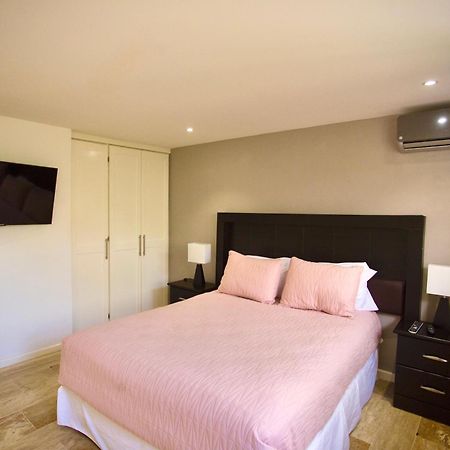 Cozy Loft With Pool, One Block From The Beach! 칸쿤 외부 사진