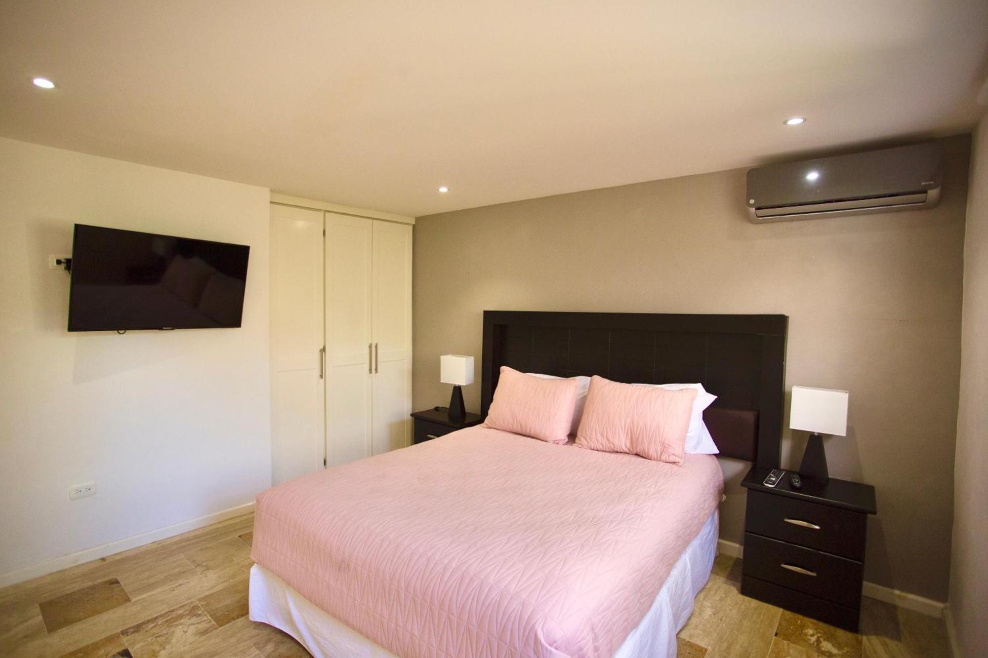 Cozy Loft With Pool, One Block From The Beach! 칸쿤 외부 사진